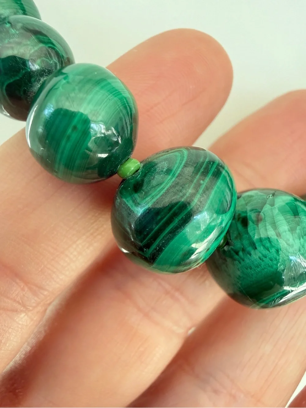 18” Vintage graduated malachite and seed bead necklace w/ gold tone clasp!